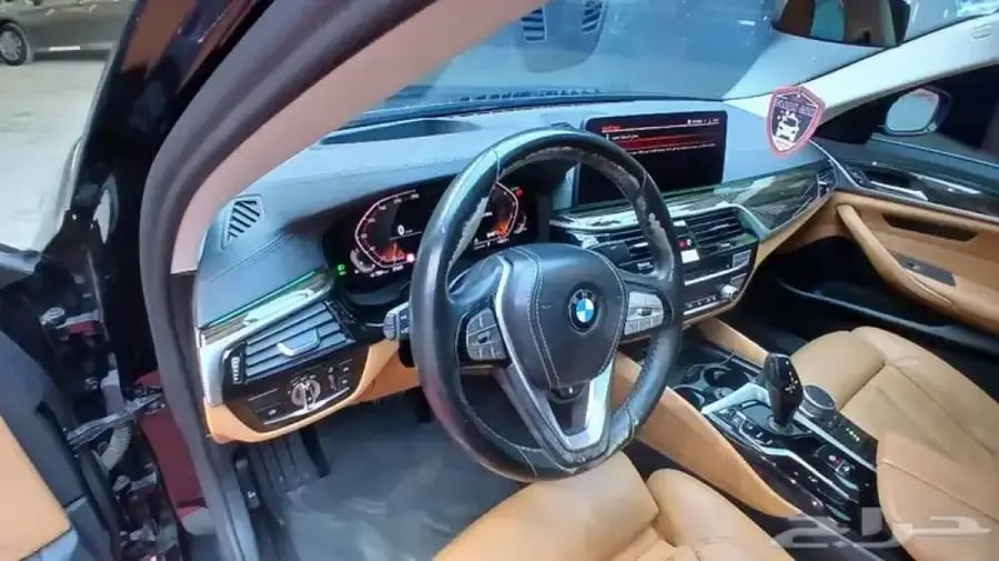 بي ام دبليو 520i 2021 رادار-ليد داخلي -بروجكتر(بنزين)2.0T