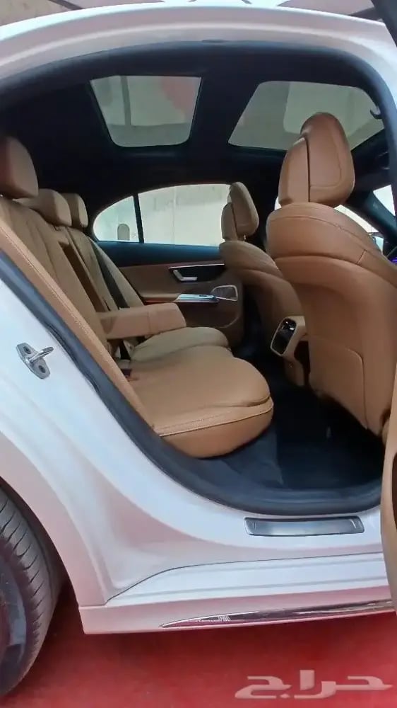 مرسيدس E300 2026سقف بانوراما-رادار-عداد ديجيتال(بنزين)2.0T