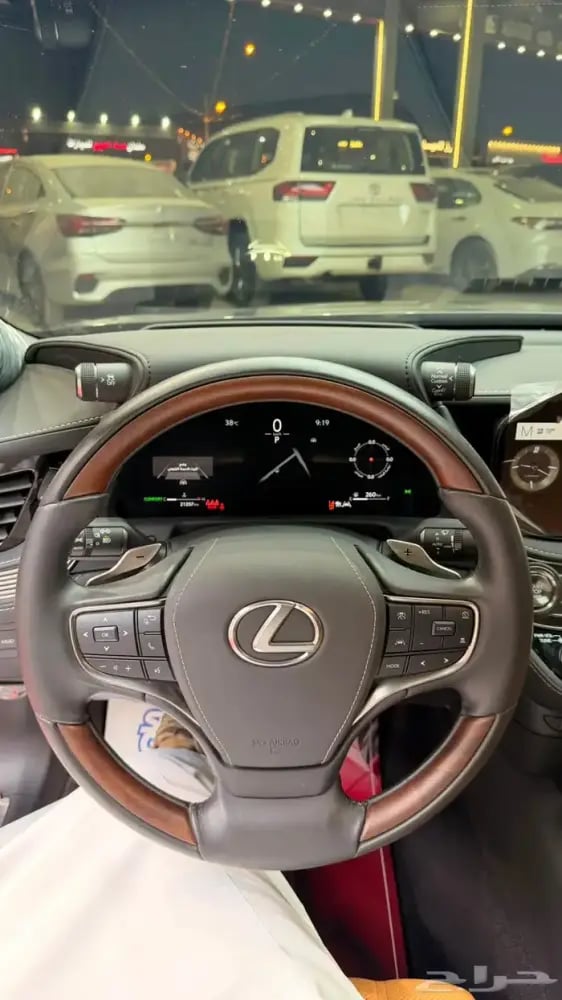 لكزس LS500 2024 لاكجري -خليجي -قير طياره(بنزين)3.5TT