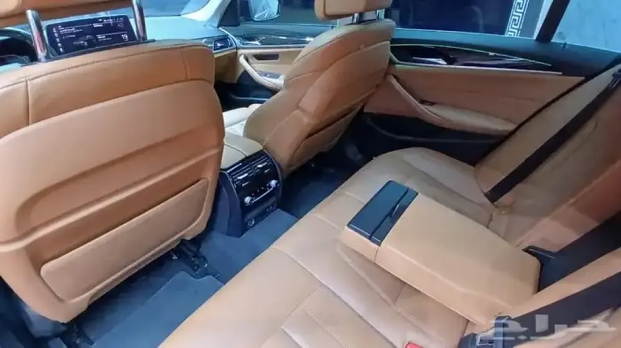 بي ام دبليو 520i 2021 رادار-ليد داخلي -بروجكتر(بنزين)2.0T