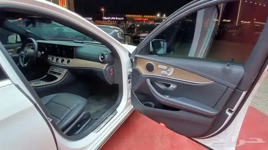 مرسيدسE250 2021 رادار-بروجكتر-تبريد وتسخين مقاعد(بنزين)2.0T