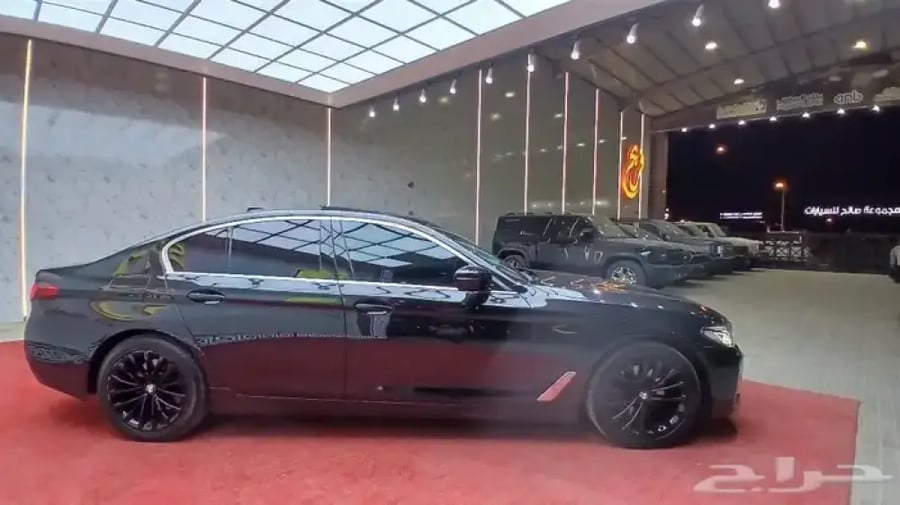بي ام دبليو 520i 2021 رادار-ليد داخلي -بروجكتر(بنزين)2.0T