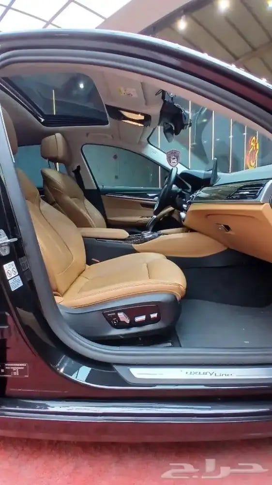 بي ام دبليو 520i 2021 رادار-ليد داخلي -بروجكتر(بنزين)2.0T