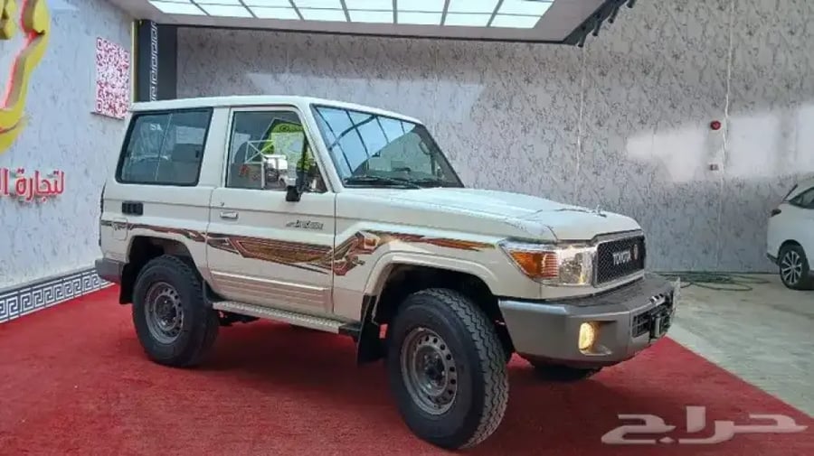 تويوتا جيب ربع 2021 خليجي -ونش -دفلولك -ممشي22000(بنزين)4.0L
