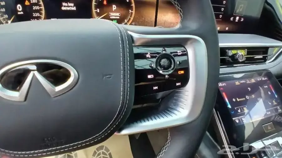 انفينتيQX80 2025 سنسوري-عداد5000-المانع-داخل اسود(بنزين)3.5T