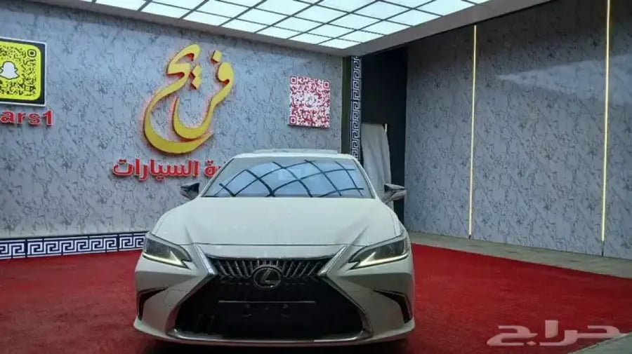لكزسES300h2025AA خليجي فطيمي-فتحة سقف(هايبرد)2.5h