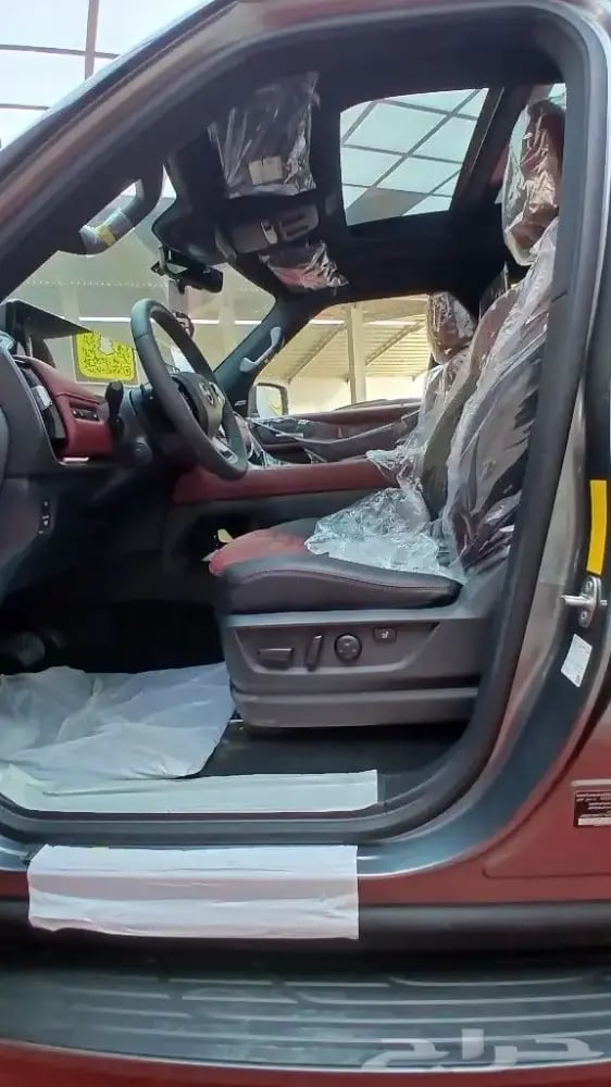 نيسان باترول2026بلاتينيوم تنفس طبيعي-داخل احمر(بنزين)3.8L