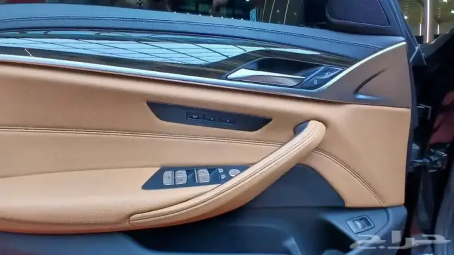 بي ام دبليو 520i 2021 رادار-ليد داخلي -بروجكتر(بنزين)2.0T