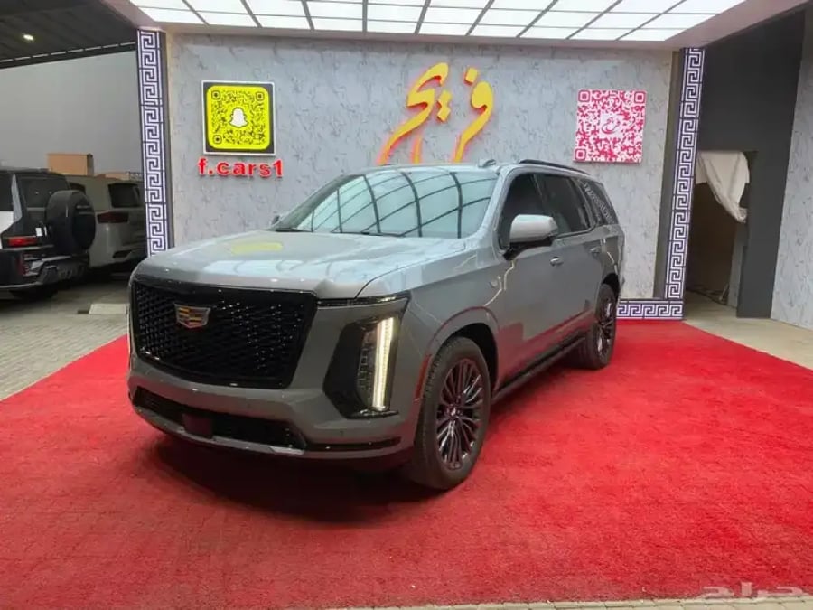كاديلاك سكاليد 2025بريميوم بلاك اديشن-خليجي(بنزين)8سلندر