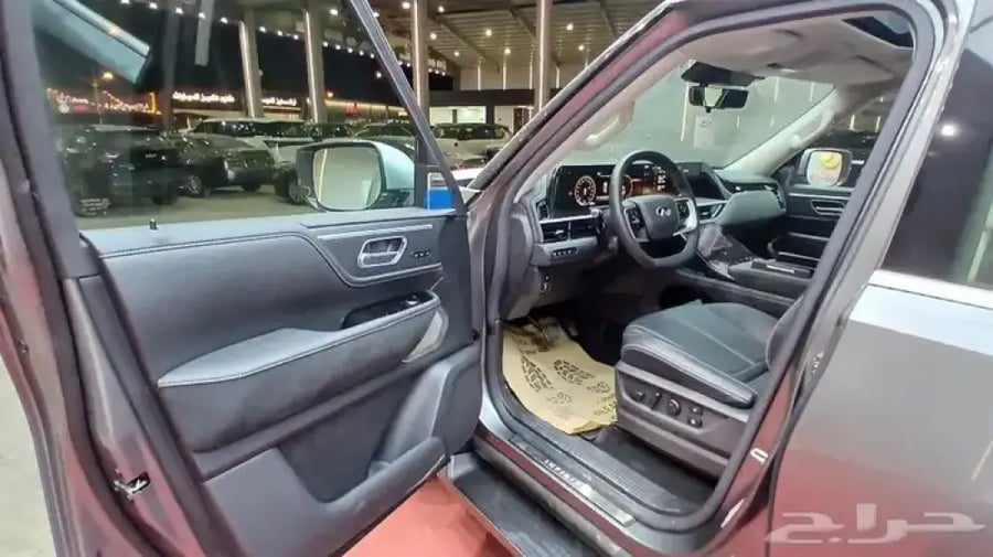 انفينتيQX80 2025 سنسوري-عداد5000-المانع-داخل اسود(بنزين)3.5T