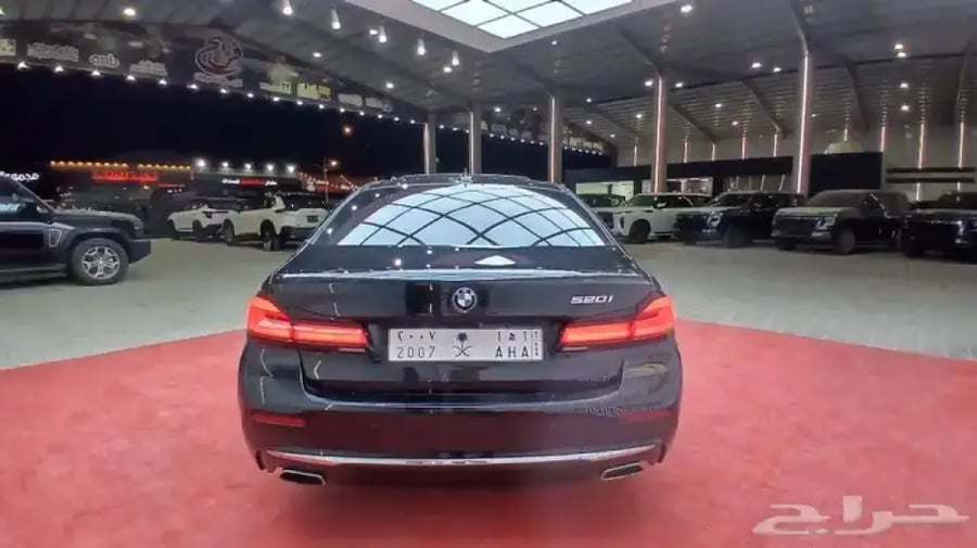 بي ام دبليو 520i 2021 رادار-ليد داخلي -بروجكتر(بنزين)2.0T