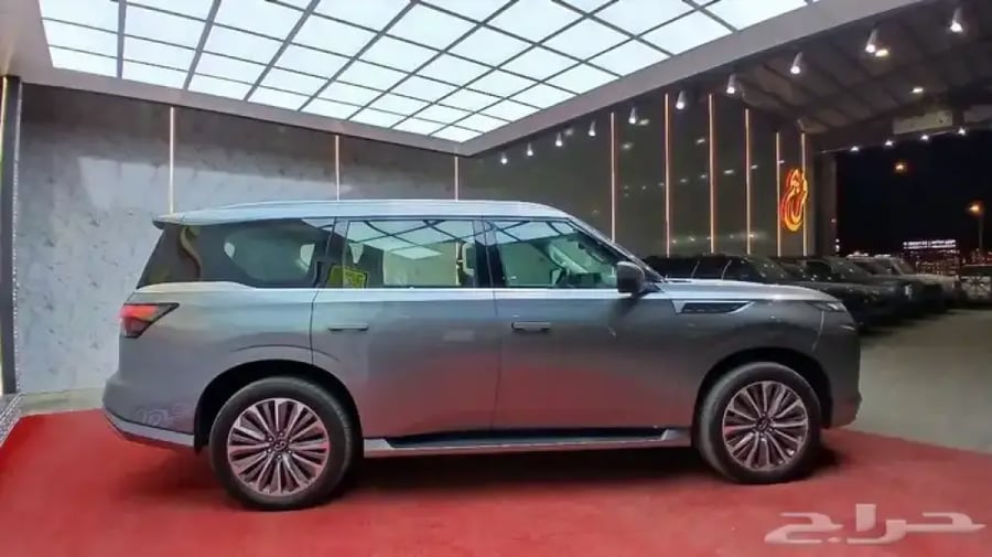 انفينتيQX80 2025 سنسوري-عداد5000-المانع-داخل اسود(بنزين)3.5T