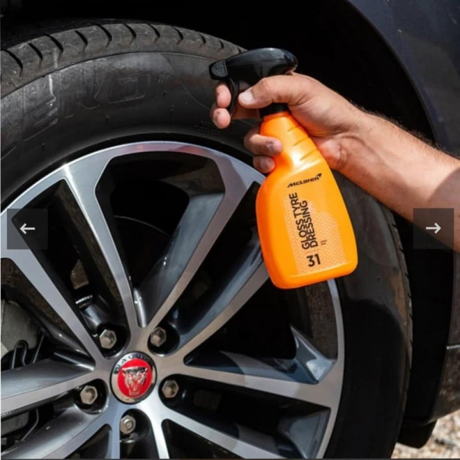 High tires from McLaren. The tires have a high shine. Make sure to clean the tires and rubber surfaces before use. Spray the product with a 500 ml capacity from the company (McLaren).