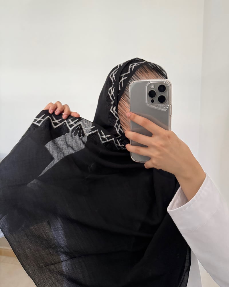 طرحة ابتسام لينن لون اسود