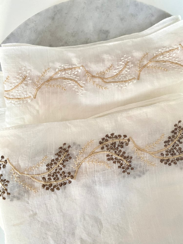 طرحة رغد لينن لون ابيض