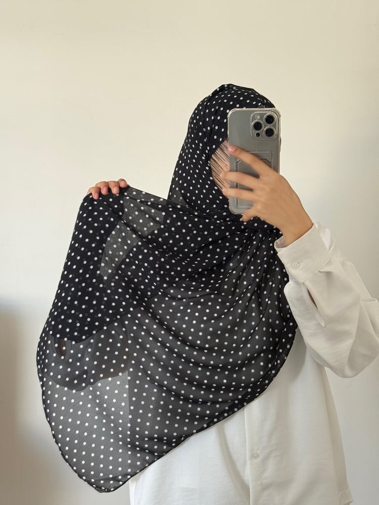 طرحة شيفون بنقط