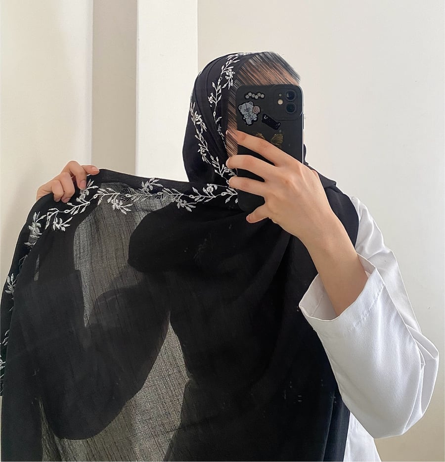 طرحة نوران لينن لون اسود