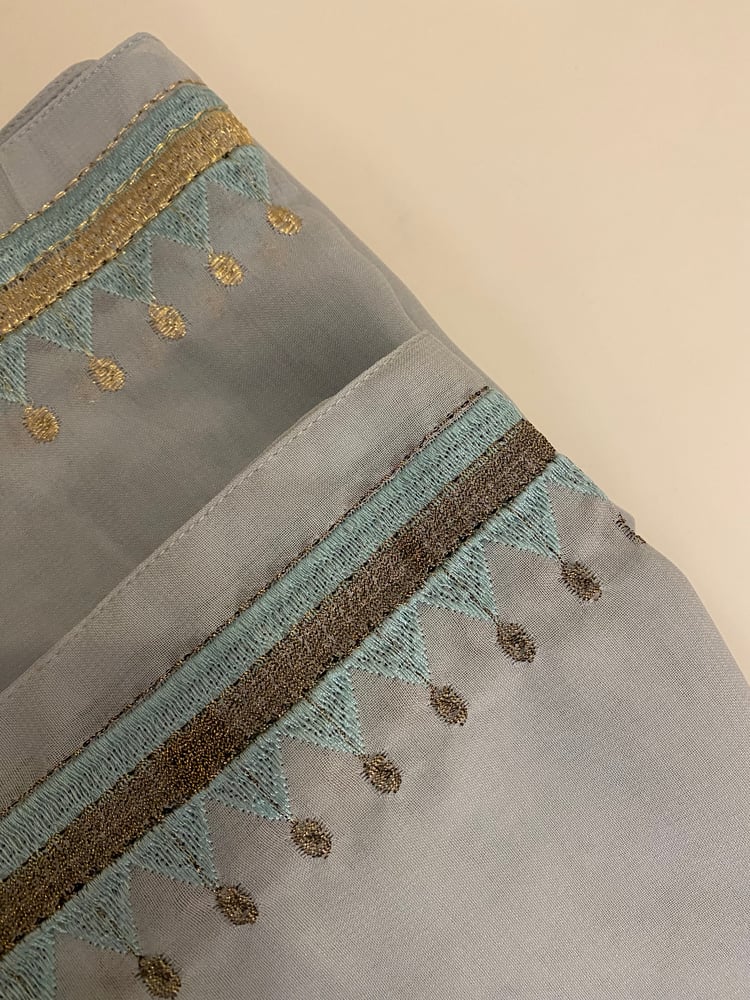 طرحة منال ليزر لون سماوي
