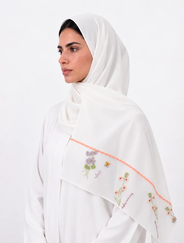 طرحة لطيفة ليزر لون ابيض