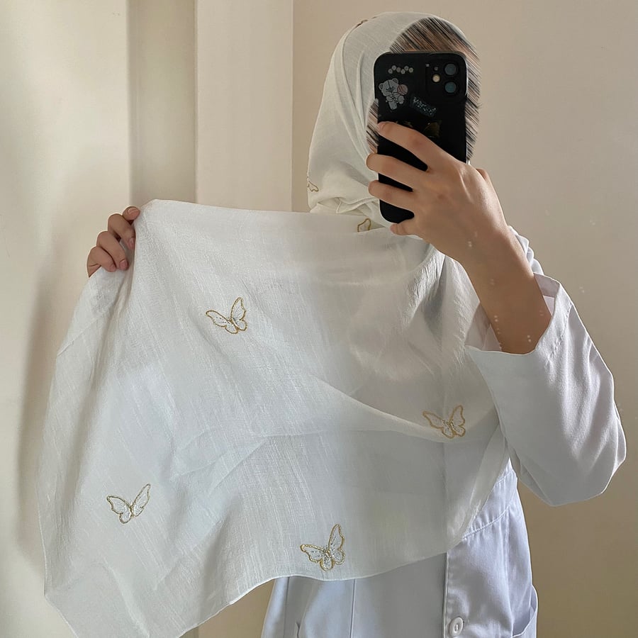 طرحة لينن فراشات لون ابيض