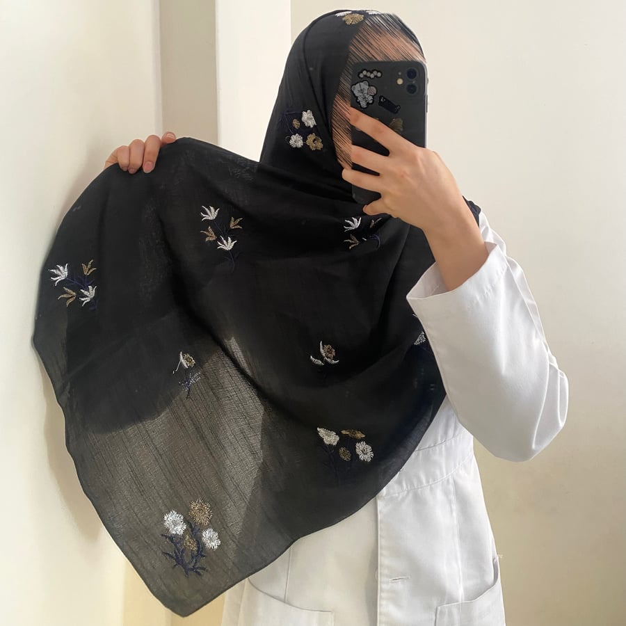 طرحة مرام لينن لون اسود
