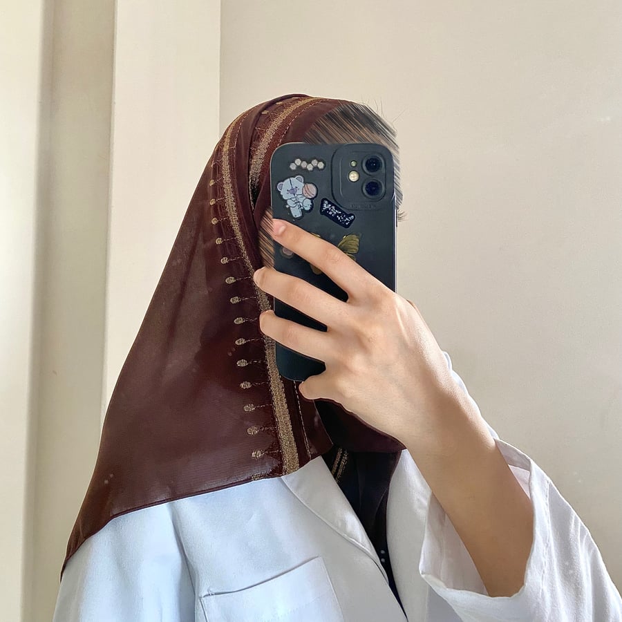 طرحة منال ليزر لون بني