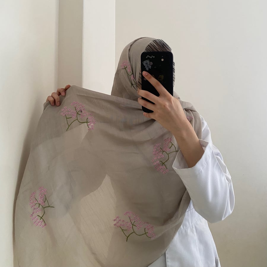 طرحة ميلا لينن لون بيج