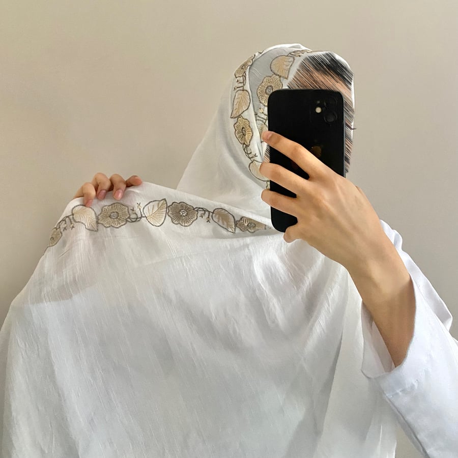 طرحة خلود-لينن-لون ابيض