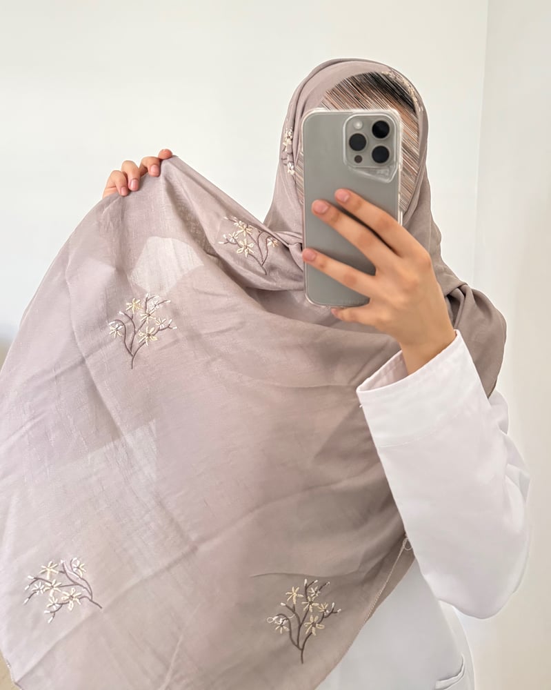 طرحة نهى لينن لون بني فاتح