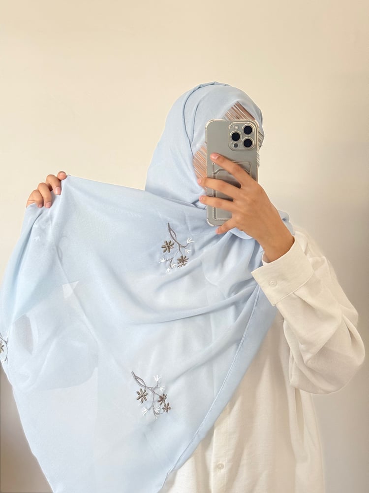 طرحة عنود ليزر لون سماوي