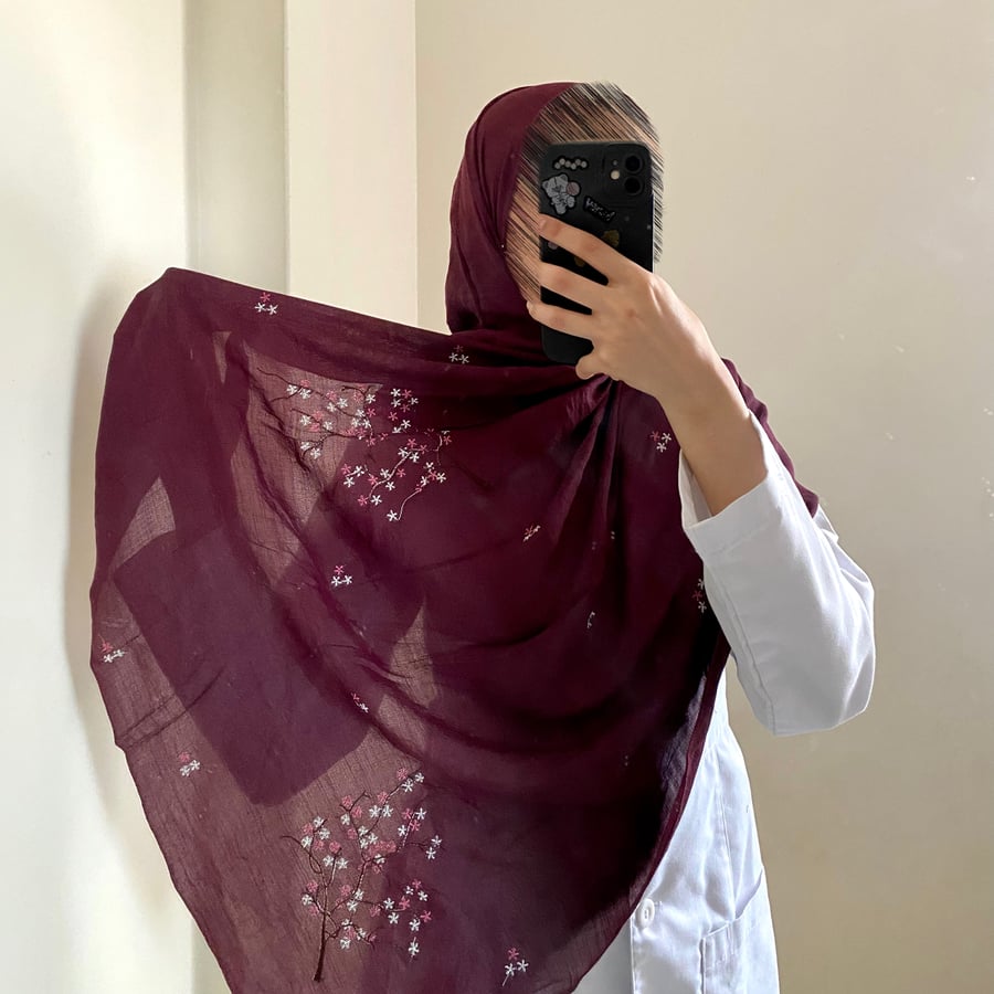 طرحة شذى لينن لون عنابي