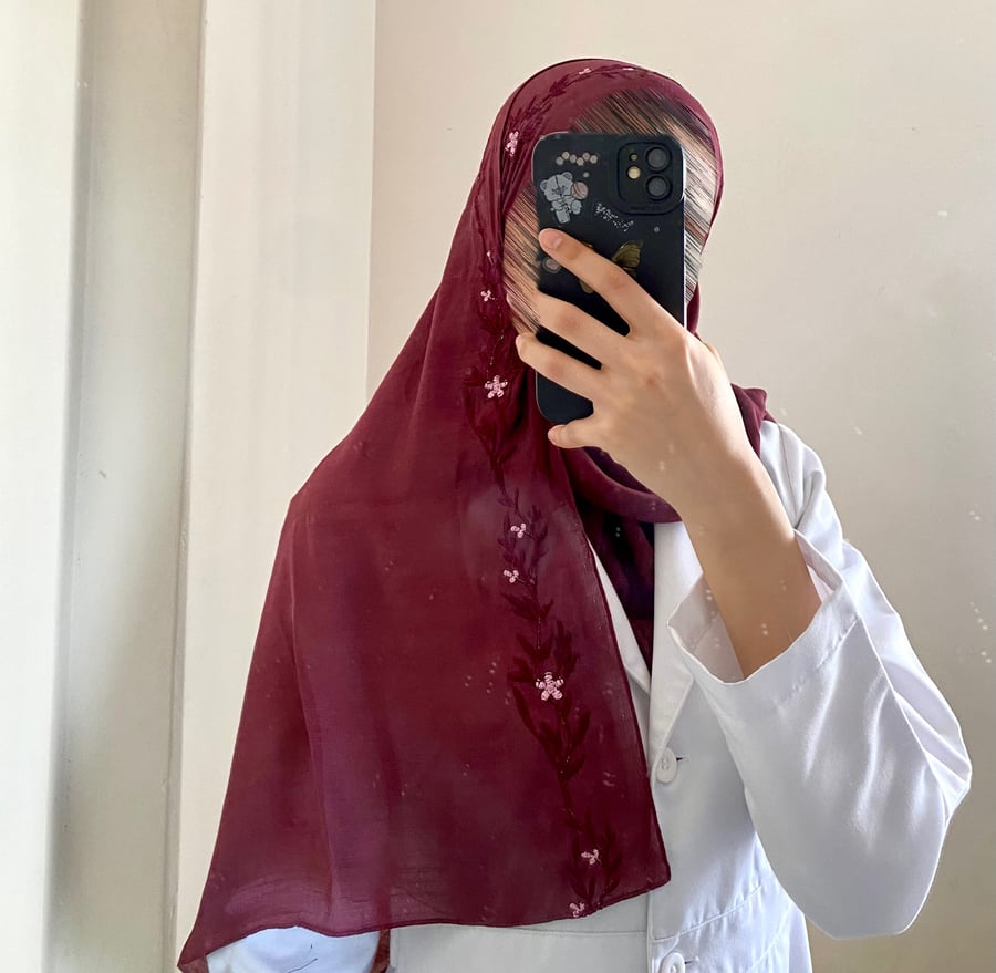 طرحة وسن لينن لون عنابي