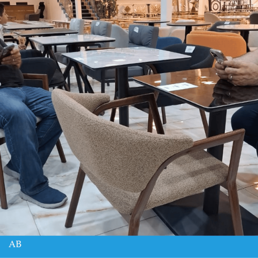 طاولة قهوة بيضاء