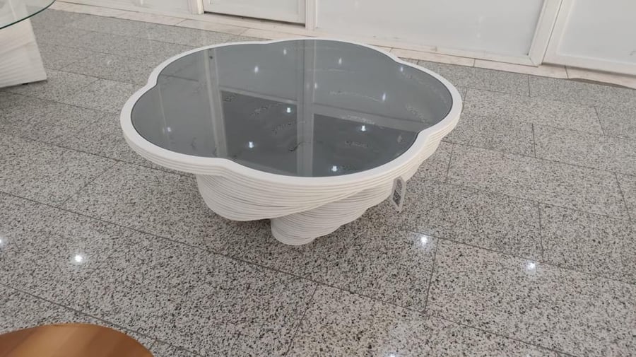 طاوله جانبيه بتصميم عصري