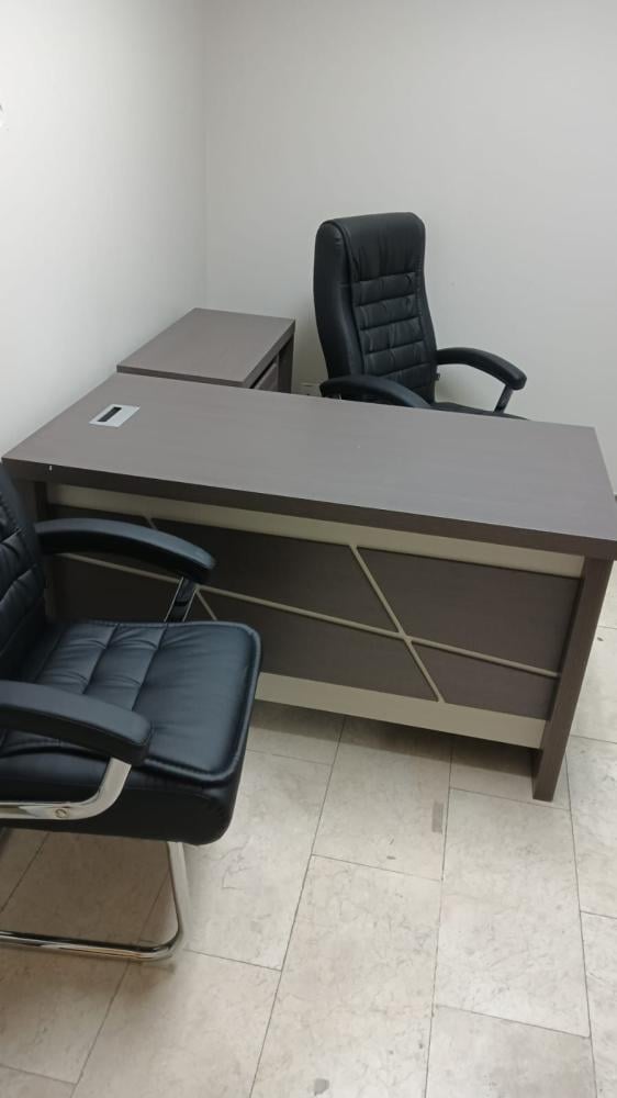 طقم مكتب مع سكرتاريه عدة مقاسات