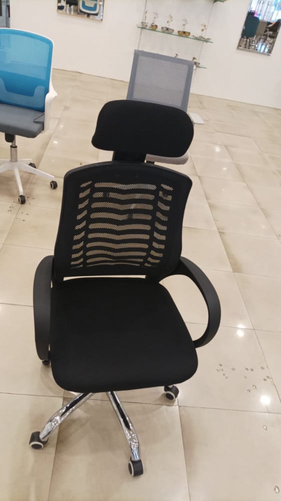 black mesh office chair