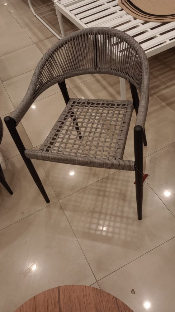كرسي بحبال لون رمادي