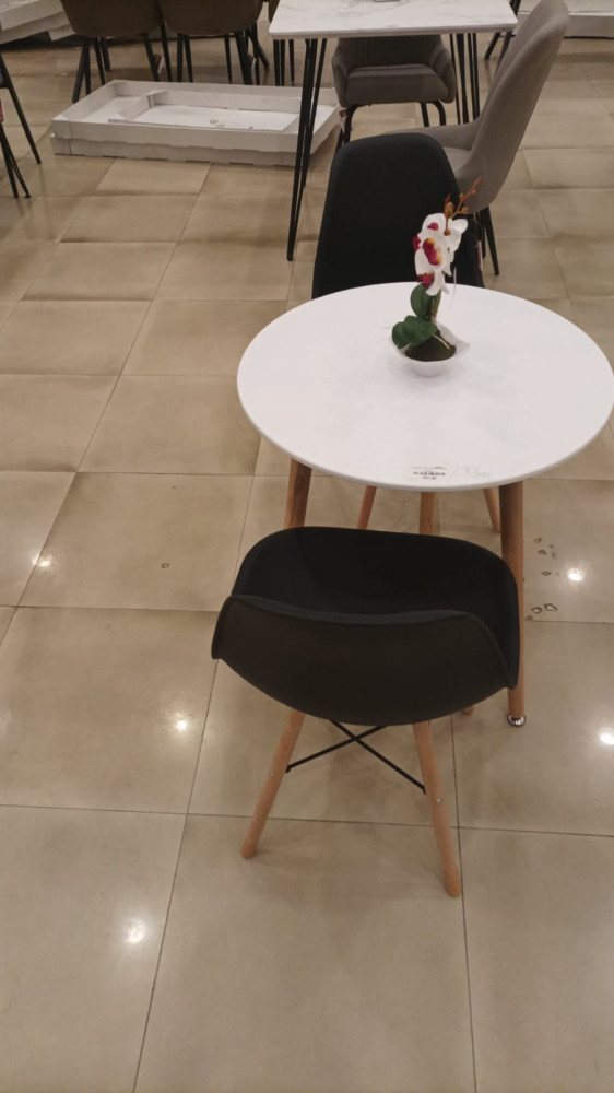 طقم طاولة وكرسيين