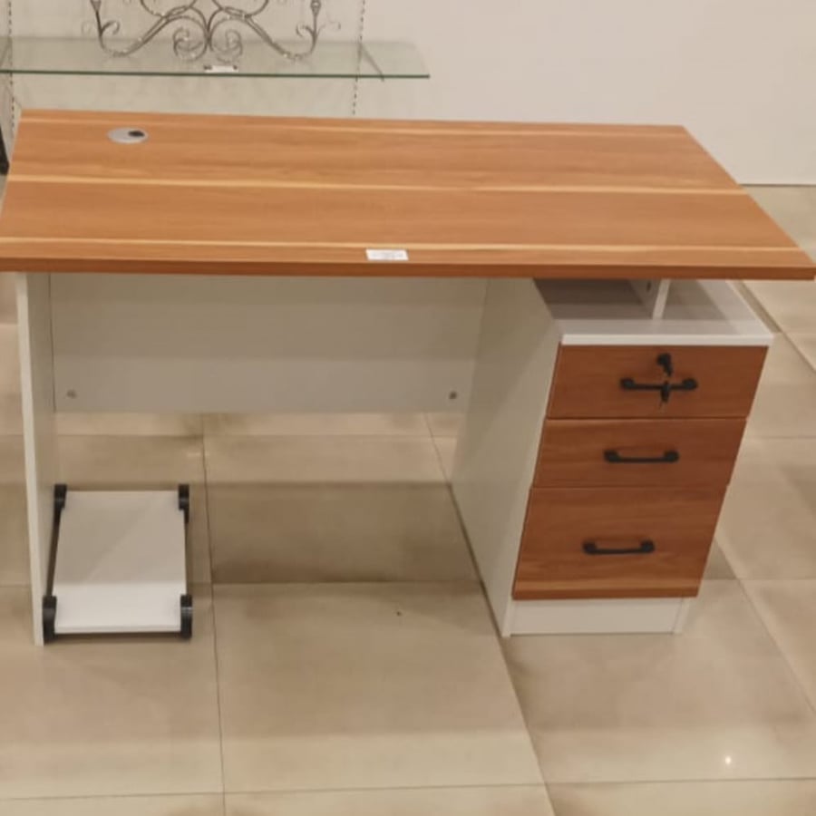 مكتب عمل ودراسة لون خشبي وابيض