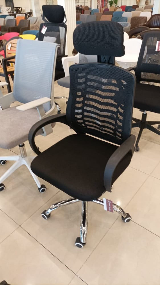 black mesh office chair