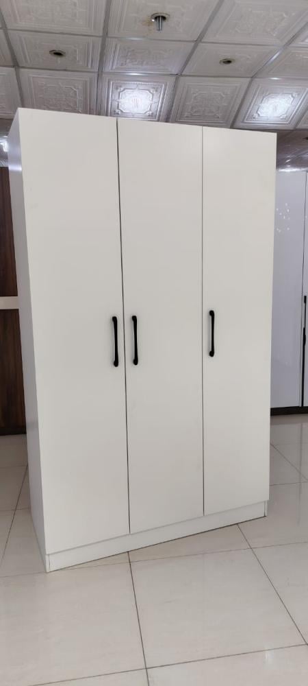 دولاب ملابس ثلاث ابواب