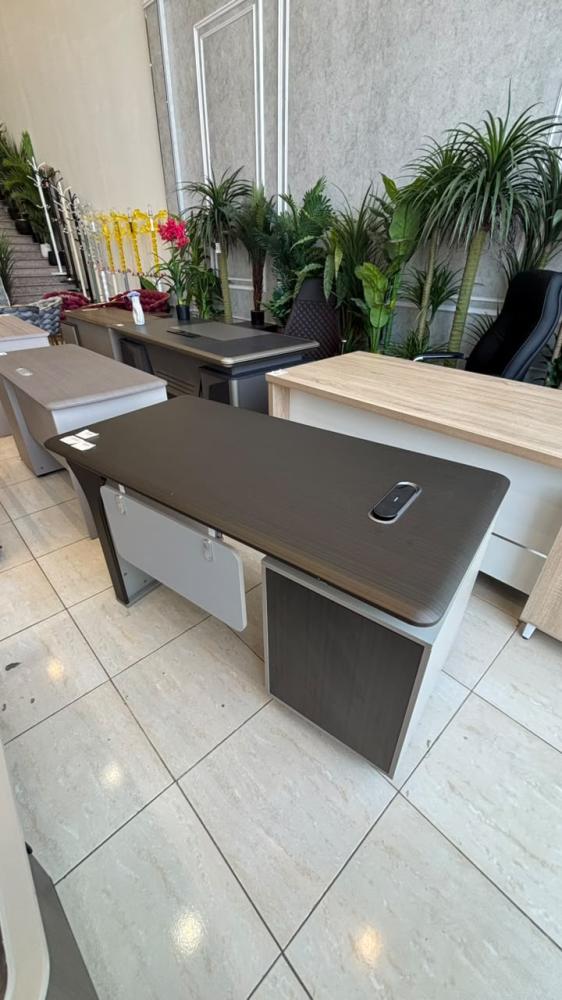 مكتب كلاسيكي بتصميم راقي عدة مقاسات