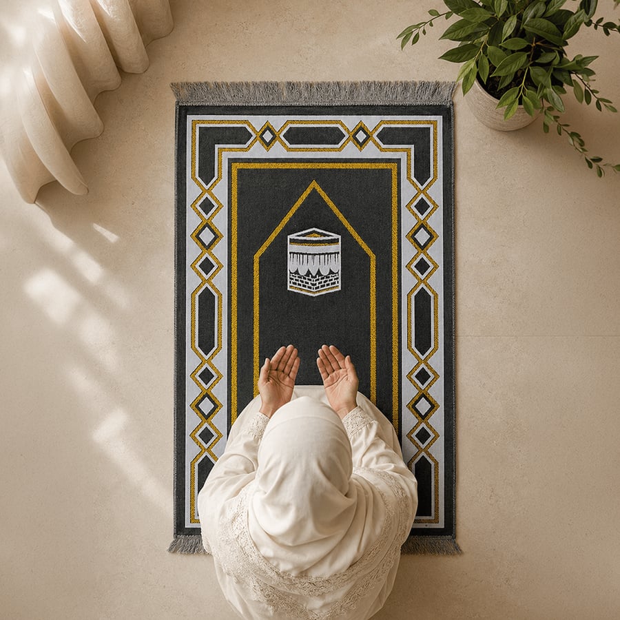 سجادة صلاة بتصميم زخارف إسلامية