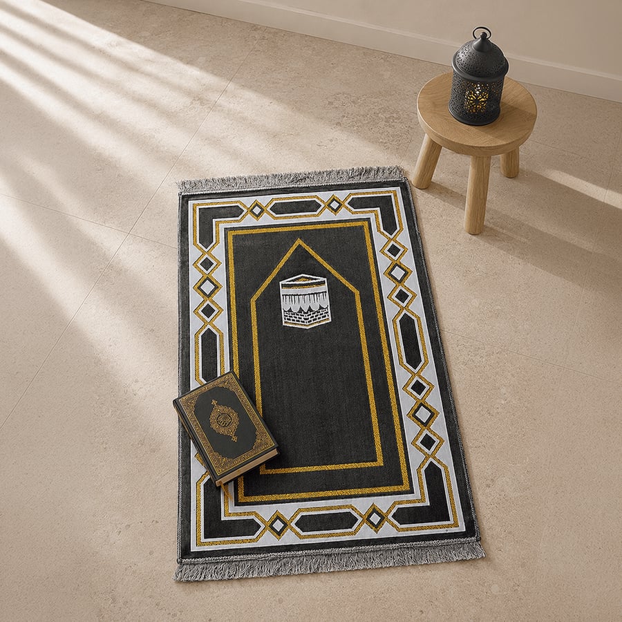 سجادة صلاة بتصميم زخارف إسلامية