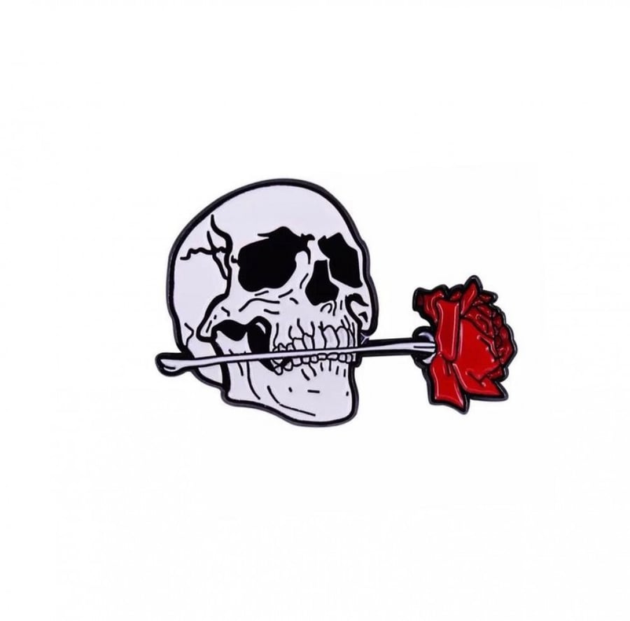 Skull brooch