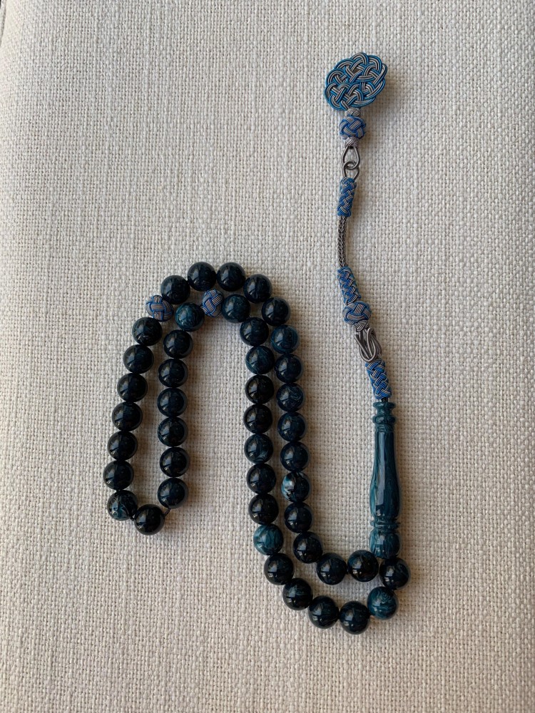 سبحة من البكلايت مشغولة يدوياً