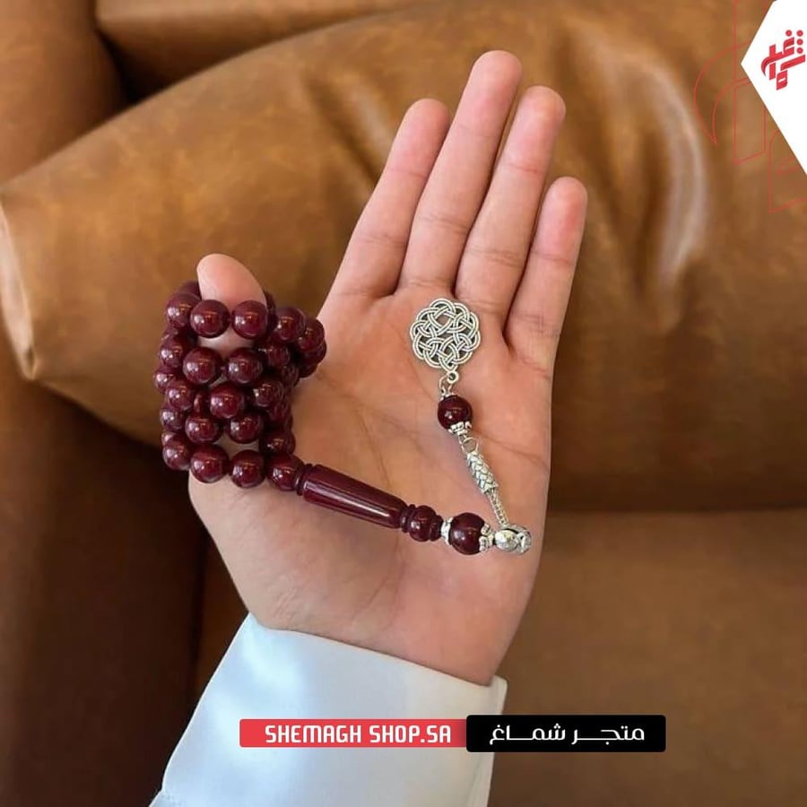 مسباح بكلايت عنابي مع كركوشة فضية يبرز فخامة الإكسسوارات الرجالية