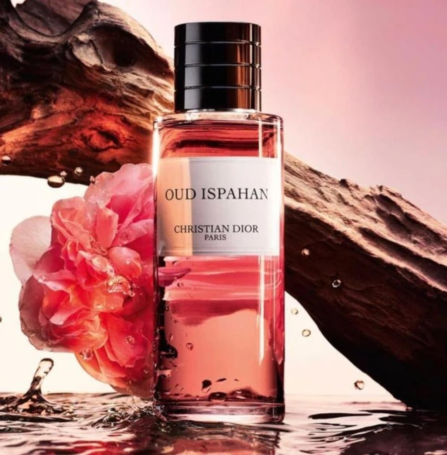 عطر كريستيان ديور افضل عطر رجالي مزيج ملكي من العود والورد الدمشقي