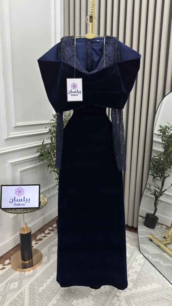 فستان طويل مخمل مع دانتيل