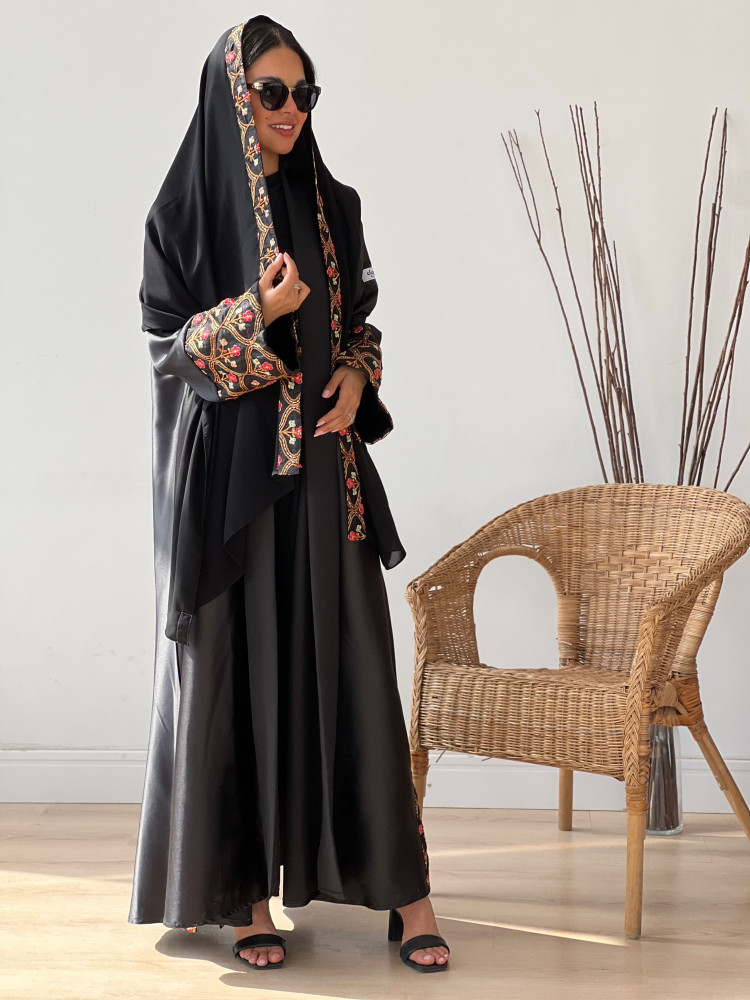 عباية لارا